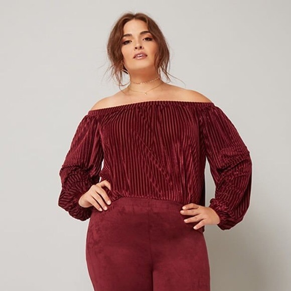 Forever 21+ Off The Shoulder Velvet Top in 3X - Picture 2 of 2